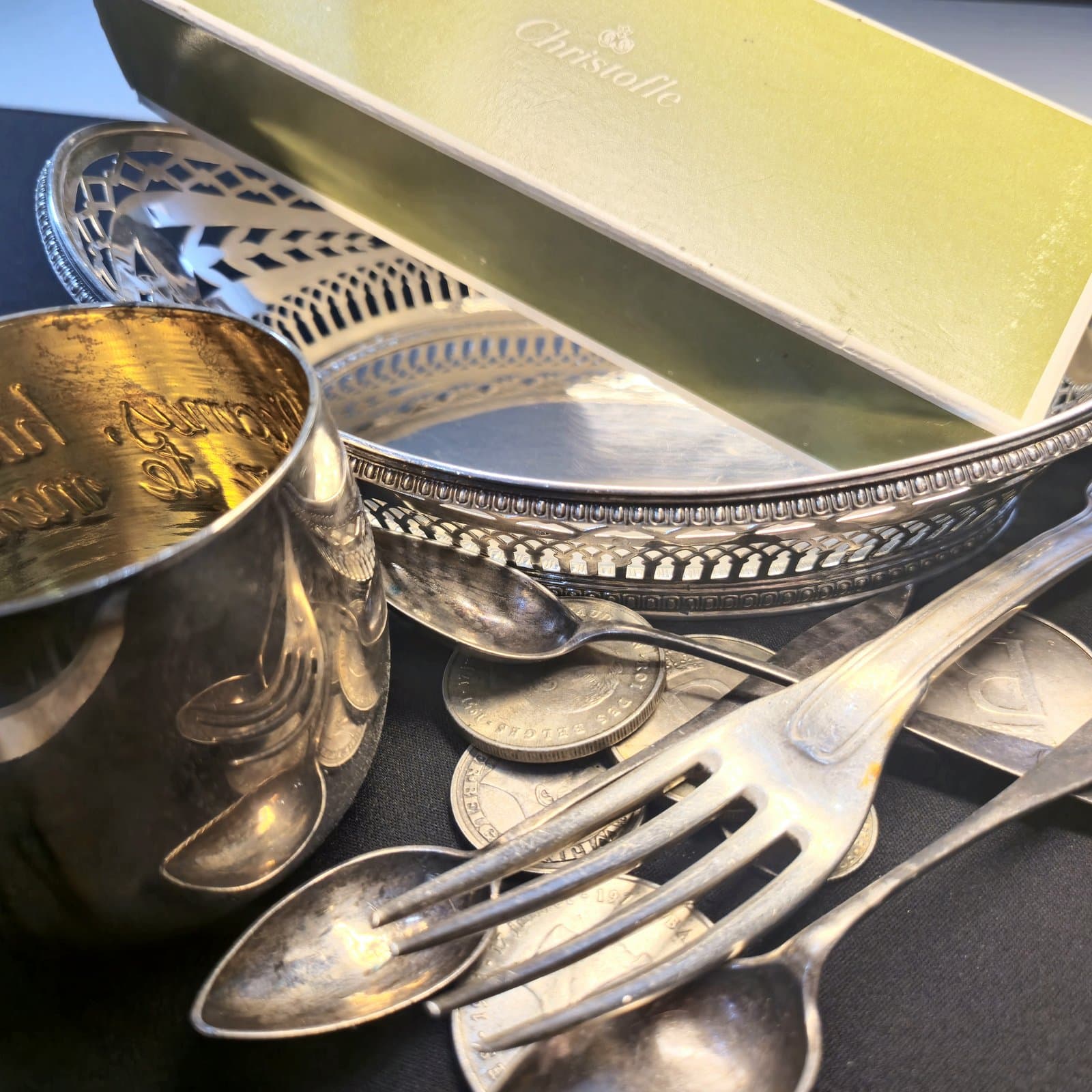 Service d'argenterie ancien et lingot d'argent — argent massif racheté chez Banque d'Or