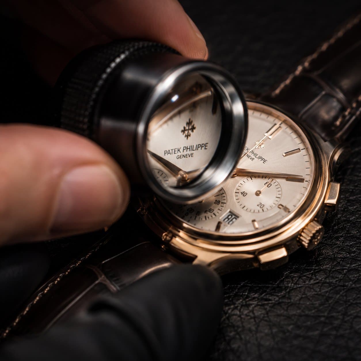 Authentification d'une montre de luxe à la loupe d'horloger — expertise rigoureuse Banque d'Or