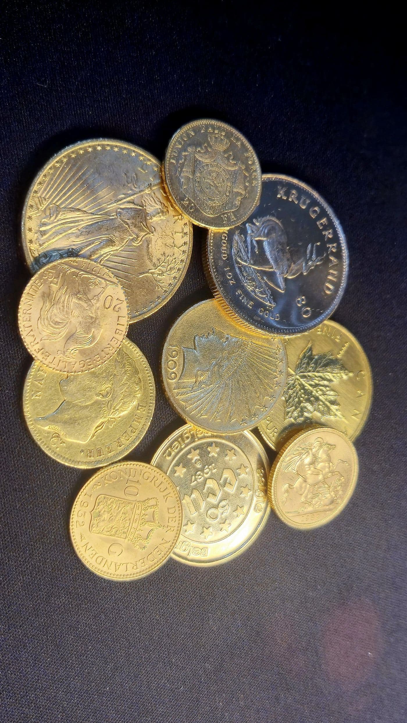 Plateau de pièces d'or — Napoléon, Krugerrand, Maple Leaf, Souverain et autres pièces rachetées